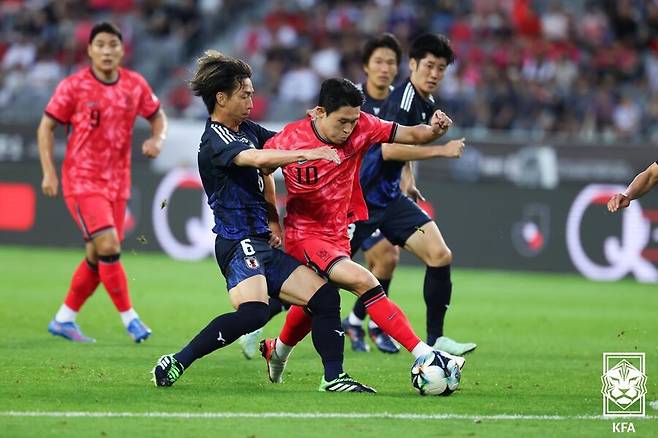 ▲ 15일 오후 용인미르스타디움에서 대한민국과 일본의 2025 동아시안컵 3차전이 열렸다. 나상호의 골대 불운으로 선제 득점 기회를 날린 한국은 저메인 료에게 곧바로 결승골을 허용하며 0-1로 졌다. 동아시안컵 우승은 일본에 넘어갔다. ⓒ 대한축구협회