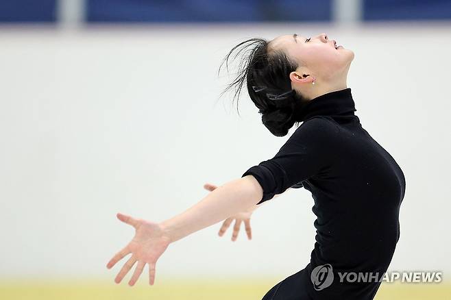 훈련하는 김채연 (서울=연합뉴스) 신현우 기자 = 피겨 스케이팅 여자 싱글 김채연이 11일 서울 노원구 태릉선수촌 실내빙상장에서 공개 훈련하고 있다. 2025.3.11 nowwego@yna.co.kr