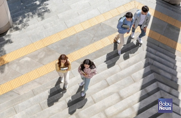 2017년 이후 출생아 수가 30만 명대 이하로 하락하면서 이들이 대학에 입학하는 2036년부터는 대규모 신입생 미충원 사태가 본격화될 것으로 보인다. ⓒ베이비뉴스