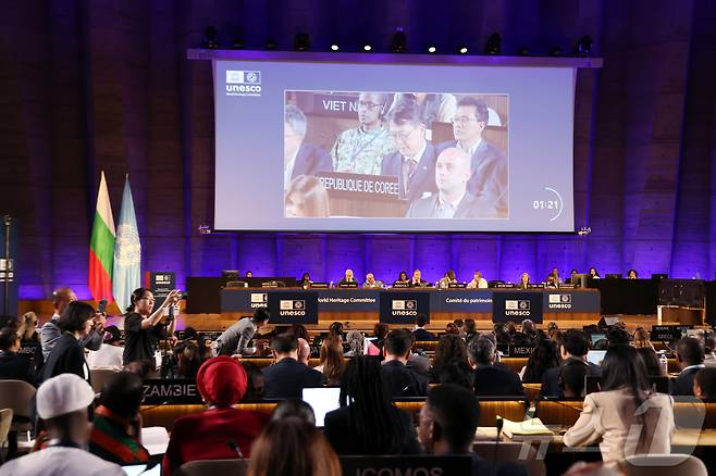 16일(한국시간) 프랑스 파리 유네스코 본부에서 열린 제47차 유네스코 세계유산위원회에서 차기 세계유산위원회 개최지로 대한민국 부산이 확정되고 있다. 2025.7.16/뉴스1 ⓒ News1 이준성 기자