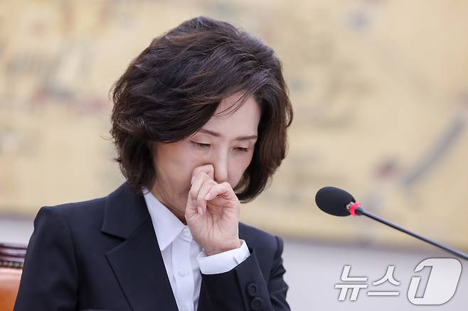 이진숙 사회부총리 겸 교육부 장관 후보자가 16일 오전 서울 여의도 국회 교육위원회에서 열린 인사청문회에 출석해 여야 의원들의 의사진행 발언을 듣고 있다. 2025.7.16/뉴스1 ⓒ News1 안은나 기자