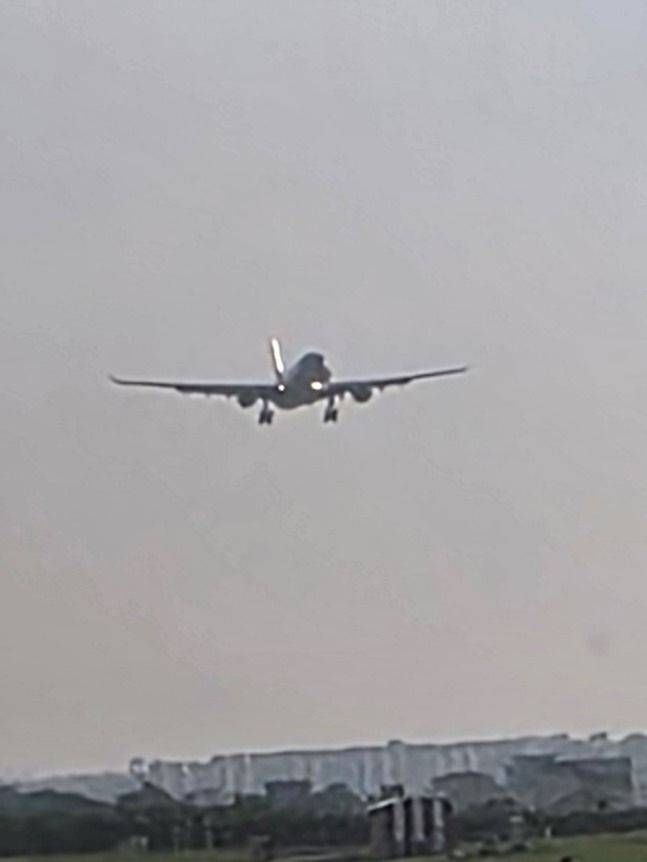 제주공항에 착륙하는 비행기 ⓒ