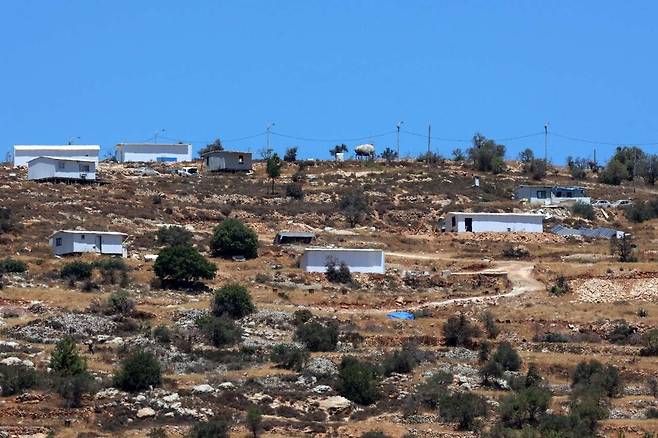 15일(현지시각) 서안지구 라말라 동쪽 부르카 마을 북쪽 이스라엘 정착민 마을. 라말라/EPA 연합뉴스