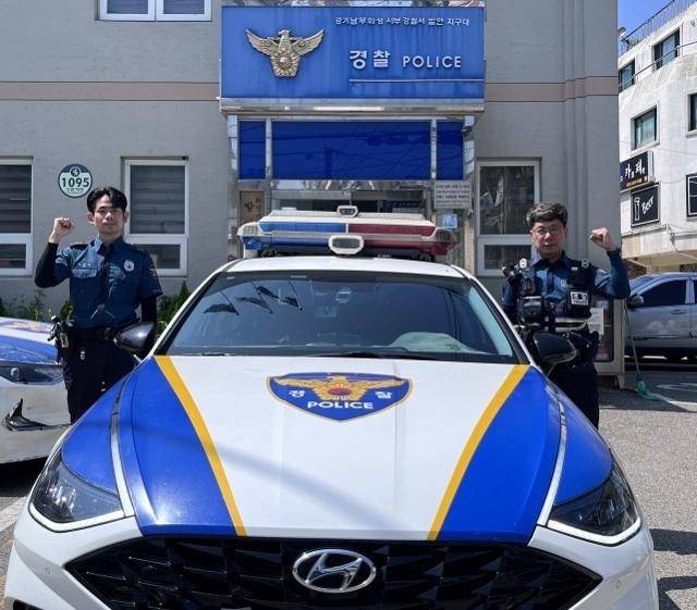 마약 투약 후 무면허로 운전한 불법체류자를 추격전 끝에 검거한 경기 화성서부경찰서 발안지구대 한덕수(왼쪽) 경장과 최기용 경사. 경기남부경찰청 제공