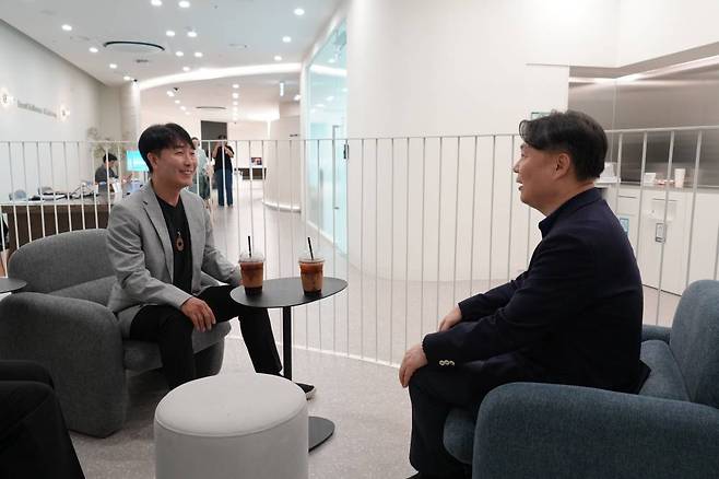 김현우 SBA 대표(왼쪽)와 장재원 SM유니버스 대표(오른쪽) / 출처=SBA