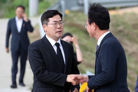 박찬대 더불어민주당 대표 후보가 14일 충북 청주시 흥덕구 오송 지하차도 참사 현장을 찾았다. 뉴스1