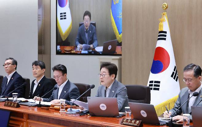 이재명 대통령이 15일 서울 용산 대통령실 청사에서 열린 국무회의에서 발언하고 있다. 연합뉴스