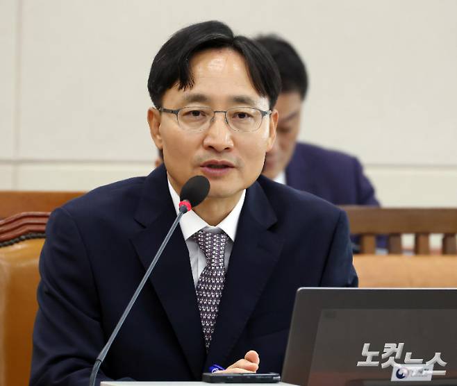 임광현 국세청장 후보자가 15일 오전 국회 기획재정위원회에서 열린 인사청문회에서 출석해 질의에 답하고 있다. 황진환 기자