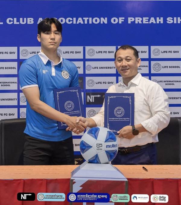 경일대 축구부 김정우 선수가 2025-2026 시즌을 앞두고 캄보디아 프로축구 최상위 리그 소속팀인 라이프 FC(Life FC)와 정식 프로 계약을 체결, 해외무대에 도전한다. 경일대.
