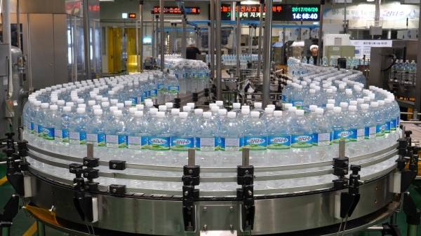 제주시 조천읍 교래리에서 생산되는 제주삼다수 전경.