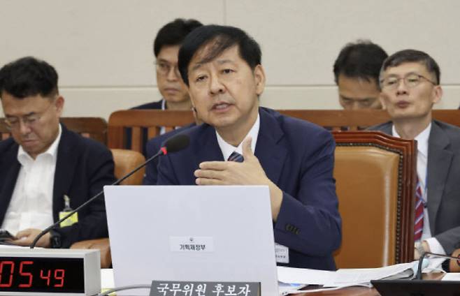 구윤철 기획재정부 장관 후보자가 17일 서울 여의도 국회 기획재정위원회에서 열린 인사청문회에서 의원 질의에 답변하고 있다.(사진=연합뉴스)