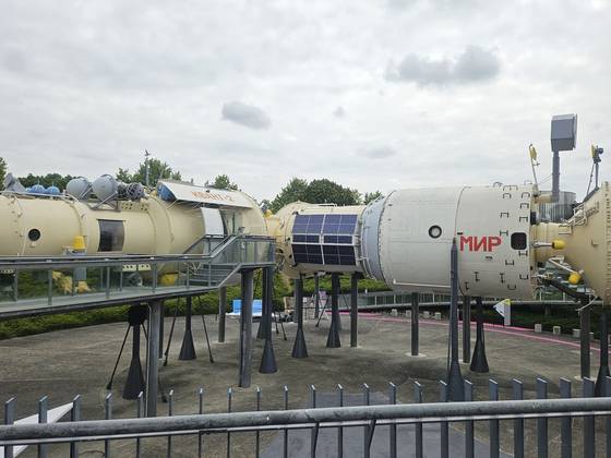 툴루즈 우주박물관에 전시된 옛 소련의 우주정거장 미르. 러시아가 실물 크기의 모형을 기증했다. 툴루즈=이철재 기자