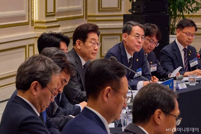 (서울=뉴스1) 이재명 기자 = 이재명 대통령이 지난 16일 청와대 영빈관에서 열린 ‘기억과 위로, 치유의 대화’ 사회적 참사 유가족 간담회에서 발언을 하고 있다. (대통령실 제공. 재판매 및 DB 금지) 2025.7.17/뉴스1 Copyright (C) 뉴스1. All rights reserved. 무단 전재 및 재배포, AI학습 이용 금지. /사진=(서울=뉴스1) 이재명 기자