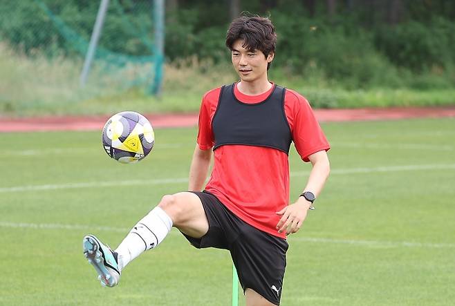 프로축구 포항 스틸러스에 입단한 기성용이 4일 포항스틸러스 송라클럽하우스에서 훈련하고 있다. 포항 연합뉴스