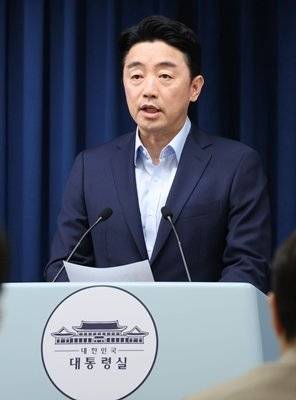 강훈식 대통령비서실장이 7월 11일 서울 용산구 대통령실 청사에서 문화체육관광부·국토교통부 장관 후보자 인선 발표을 하고 있다. 뉴스1