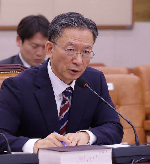 정성호 법무부 장관 후보자가 7월 16일 오전 서울 여의도 국회 법사위원회 전체회의장에서 열린 인사청문회에서 의원 질의에 답하고 있다. 동아DB