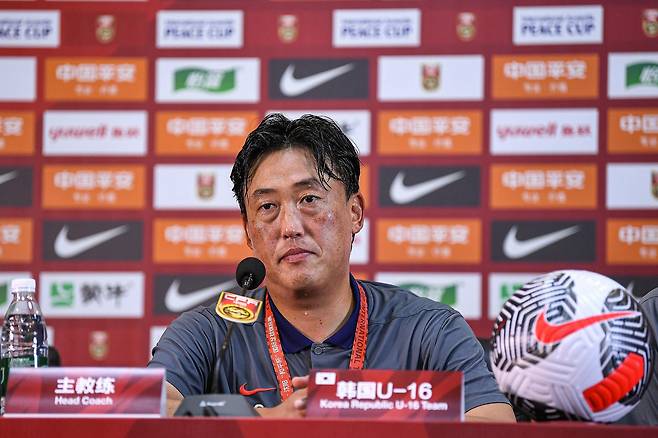 지난 7월 중국 4개국 친선대회에 전임지도자로 대한민국 U-16 축구 대표팀을 이끌고 참석한 김현준 감독. 중국축구협회