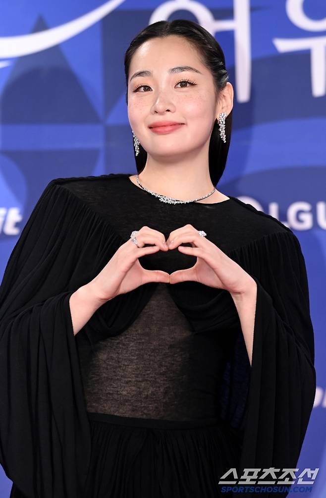 제4회 청룡시리즈어워즈(Blue Dragon Series Awards)가 18일 인천 파라다이스시티에서 열렸다. 시상식 전 진행된 레드카펫 행사에서 김민하가 포즈를 취하고 있다. 인천=허상욱 기자wook@sportschosun.com/2025.07.18/