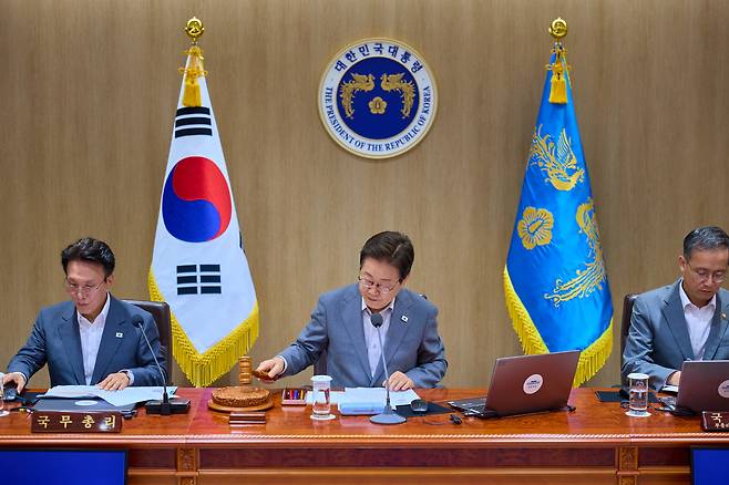 이재명 대통령이 지난 15일 서울 용산 대통령실 청사에서 열린 국무회의에서 의사봉을 두드리고 있다. /이재명 대통령 SNS