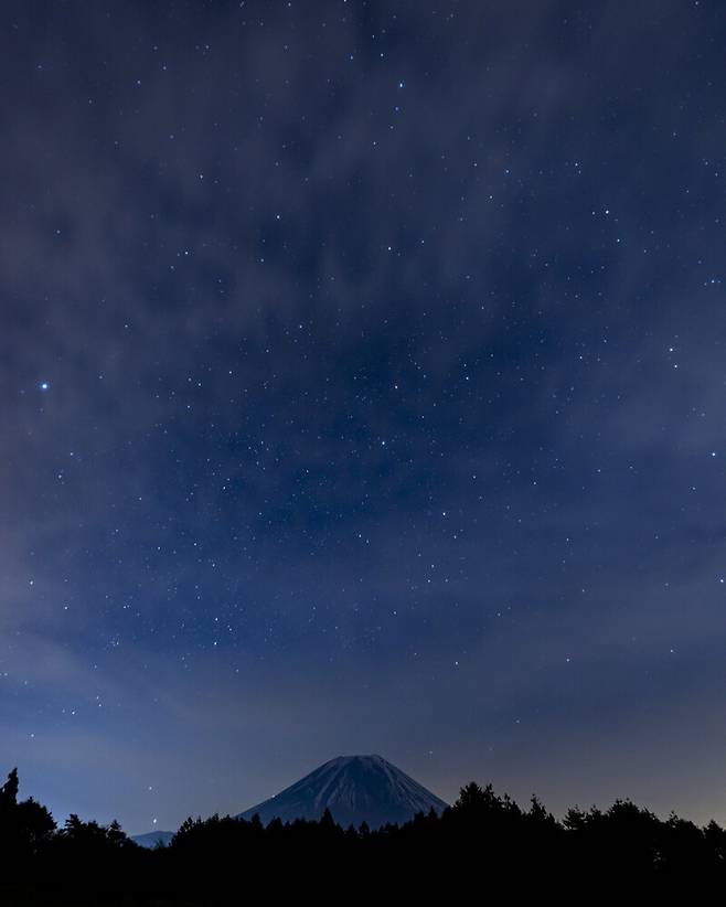 ‘후지산100’ 대회의 맛 중 하나는 별이 보이는 고요한 밤에 달리는 것이다. 후지마키 쇼 제공