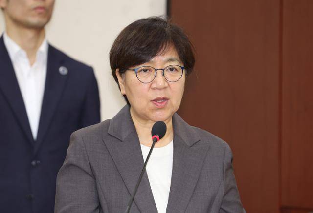 정은경 보건복지부 장관 후보자가 18일 국회 보건복지위원회에서 열린 인사청문회에서 모두발언을 하고 있다. 뉴시스