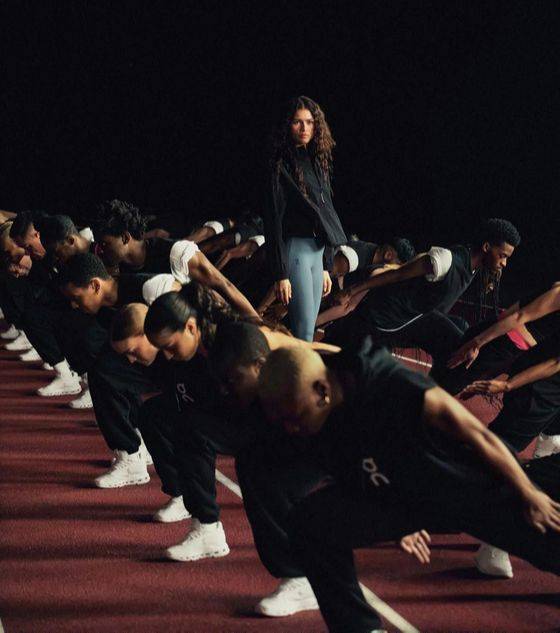 배우 젠데이아는 온과 협업해 의류 라인을 론칭하고, 이들의 광고 캠페인을 함께했다. 사진 온