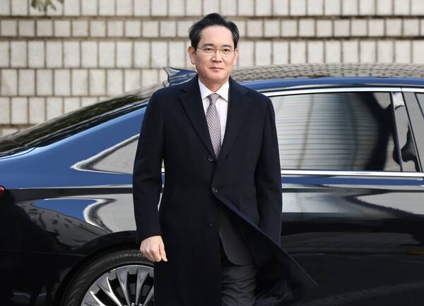 ▲이재용 삼성전자 회장이 지난 2월3일 서울고법에서 열린 부당합병·회계부정 혐의 항소심 선고공판에 출석하고 있다. ⓒ연합뉴스