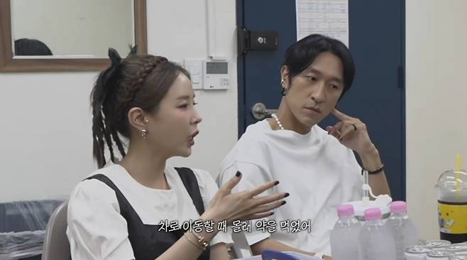 그룹 코요태 멤버 신지(43)가 예비 신랑인 가수 문원(36)을 둘러싼 논란에 대해 심경을 밝혔다.