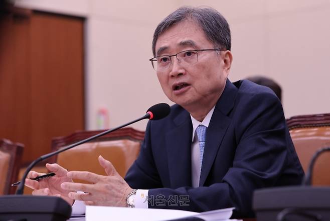 조현 외교부 장관 후보자가 17일 국회 외교통일위원회에서 열린 인사청문회에 출석해 의원 질의에 답하고 있다. 2025.7.17 안주영 전문기자