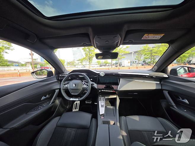 12일 경기 고양 일산서구에서 촬영한 푸조 준중형 해치백 '308 스마트 하이브리드' GT 트림의 모습. 2025.07.12/뉴스1 김성식 기자