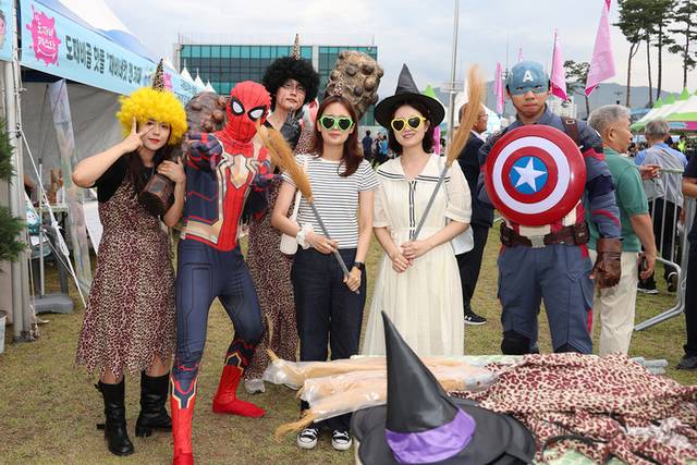 ▲ ‘2025 묵호 도째비페스타’가 18일 묵호항 여객선터미널 광장과 해랑전망대 일원에서 성황리에 개막했다.