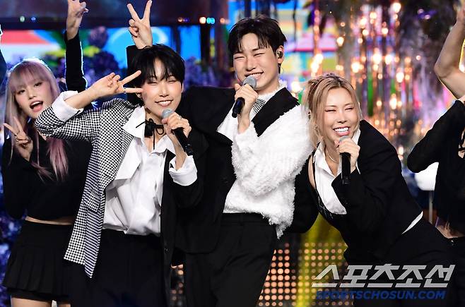 제4회 청룡시리즈어워즈(Bluedragon Series Awards)가 18일 인천 파라다이스시티에서 열렸다. 재쓰비가 멋진 무대를 선보이고 있다. 인천=허상욱 기자 wook@sportschosun.com/2025.07.18/