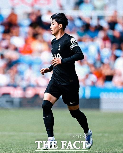 토트넘의 손흥민이 19일 토마스 프랑크 감독 체제에서 치른 레딩과 프리시즌 첫 경기에서 후반 45분 동안 활약했다./토트넘