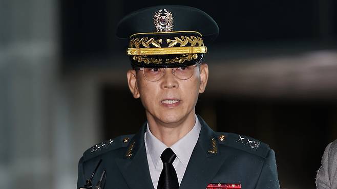 김용대 드론작전사령관이 지난 17일 오전 서울 서초구 서울고등검찰청에 마련된 내란특검 사무실에 무인기 침투 의혹 등 외환 혐의 관련 조사를 받기 위해 출석하며 입장을 밝히고 있다./뉴스1