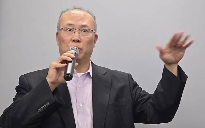 데이비드 김 한화 필리십야드 최고경영자(CEO)가 지난 16일(현지시간) 기자회견에서 필리조선소의 경영 개선 방법에 대해 설명하고 있다. /필라델피아=이상은 특파원