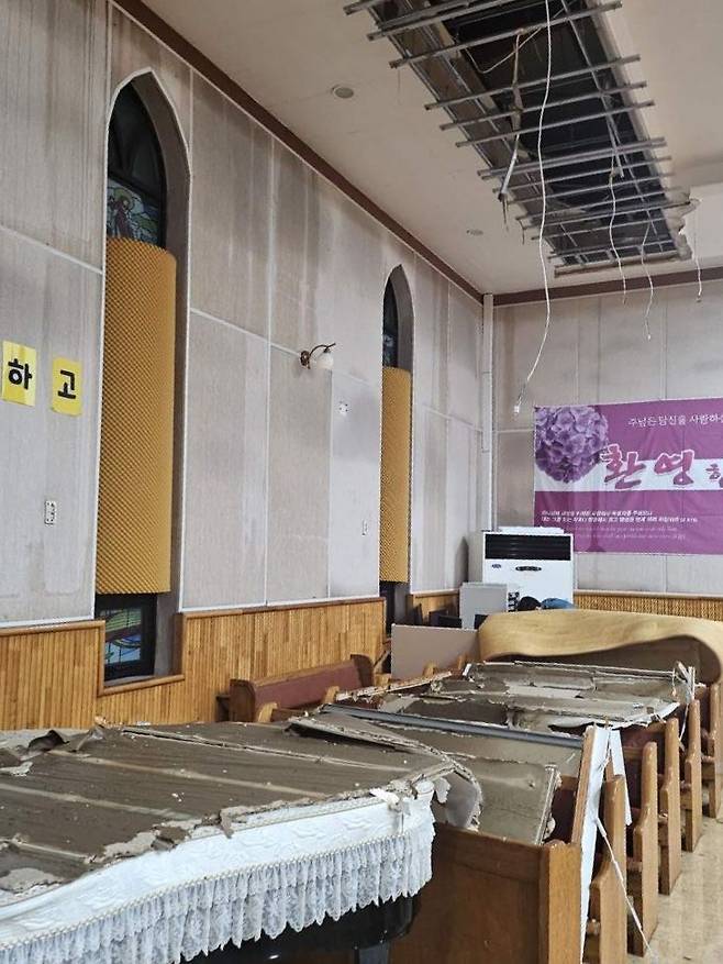 홍남성결교회는 지난 18일부터 이틀간 이어진 집중호우로 큰 피해를 입었다. 사진은 교회 본당 모습. 교회 제공