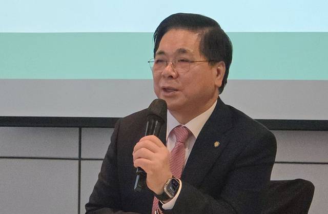 이영훈 여의도순복음교회 담임 목사가 11일 서울의 한 호텔에서 열린 기자 간담회에서 발언하고 있다. 연합뉴스