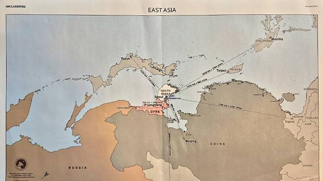 주한미군이 위아래가 뒤집힌 동아시아 지도를 제작해 주한미군 교육용으로 사용한 것으로 최근 확인됐다. 한미동맹재단 신경수 사무총장 제공