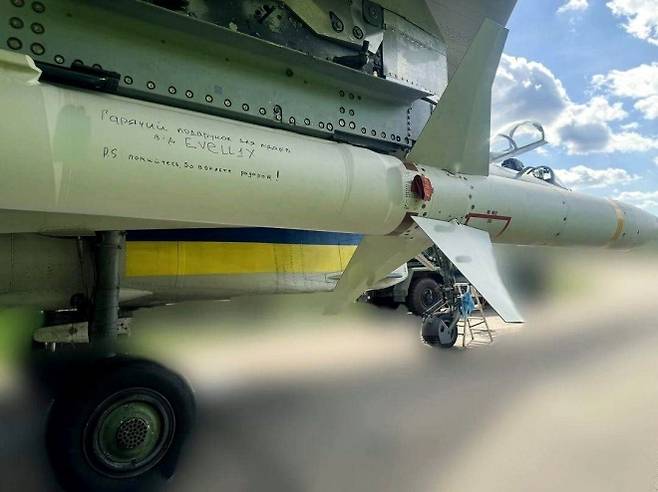 미국 AGM-88 함(HARM) 대레이더 미사일을 장착한 우크라이나 미그(MiG)-29 전투기 2024.5.22 우크라군