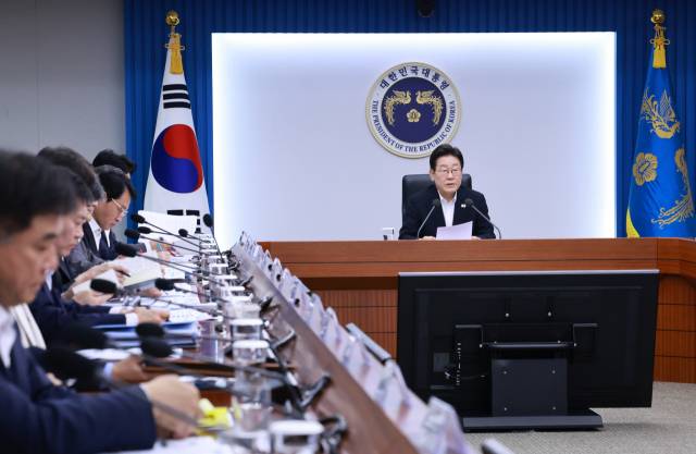 이재명 대통령이 수석보좌관회의에서 발언하고 있다. 연합뉴스