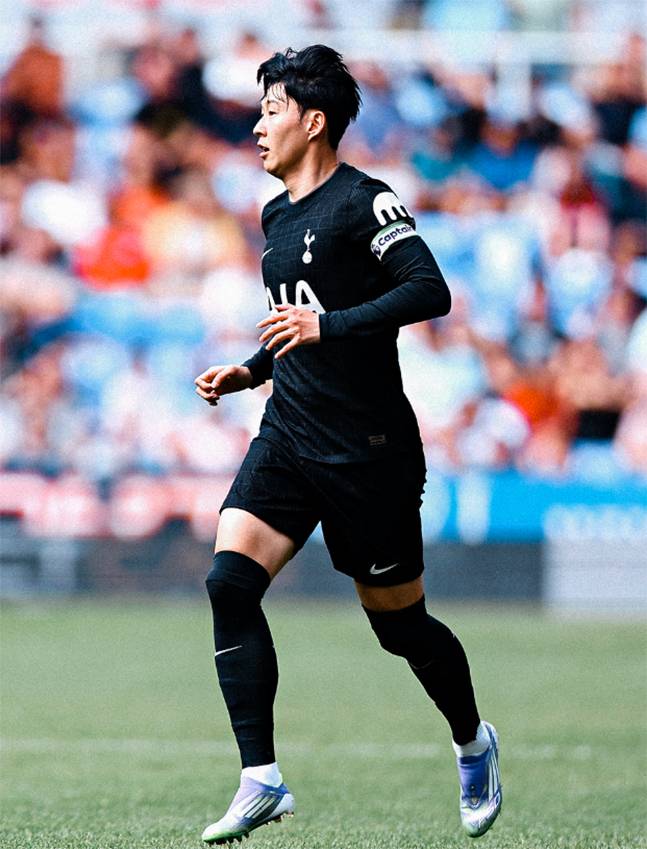 19일(한국시간) 영국 버크셔의 셀렉트 카 리징 스타디움에서 열린 레딩FC와의 프리시즌 첫 경기에 출전한 손흥민. /사진=토트넘 SNS 캡처