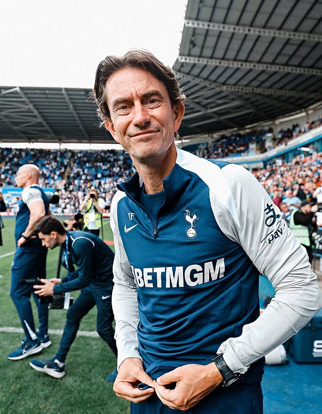 토트넘 부임 후 첫 경기를 치른 토마스 프랑크 토트넘 감독. /사진=토트넘 SNS 캡처