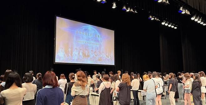 더블원 팬사인회. 사진ㅣ포켓돌스튜디오