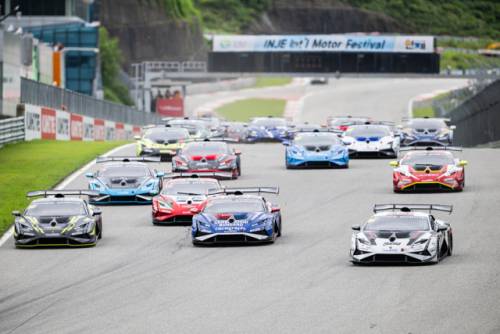 지난 20일 인제스피디움에서 열린 ‘람보르기니 슈퍼 트로페오 아시아 대회’ 출발 모습.