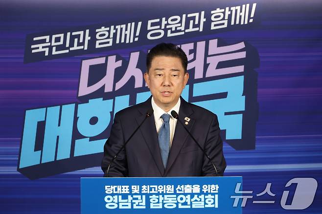 김병기 더불어민주당 당대표 직무대행 겸 원내대표가 20일 오후 서울 여의도 중앙당사에서 열린 '당대표 및 최고위원 선출을 위한 영남권 합동연설회'에서 인사말을 하고 있다. 2025.7.20/뉴스1 ⓒ News1 이광호 기자