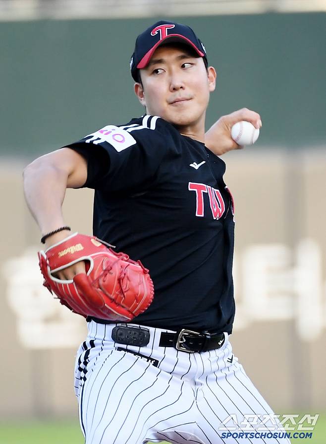 3일 부산 사직구장에서 열린 롯데 자이언츠와 LG 트윈스의 경기. LG 손주영이 역투하고 있다. 부산=박재만 기자 pjm@sportschosun.com/2025.07.03/