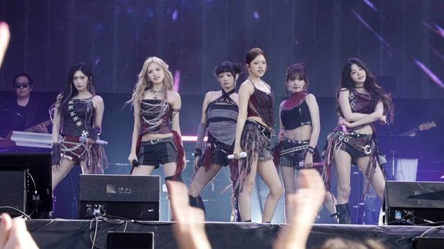 그룹 아이브가 '롤라팔루자 파리'의 메인 이스트 무대에서 라이브를 펼쳤다./스타쉽엔터테인먼트