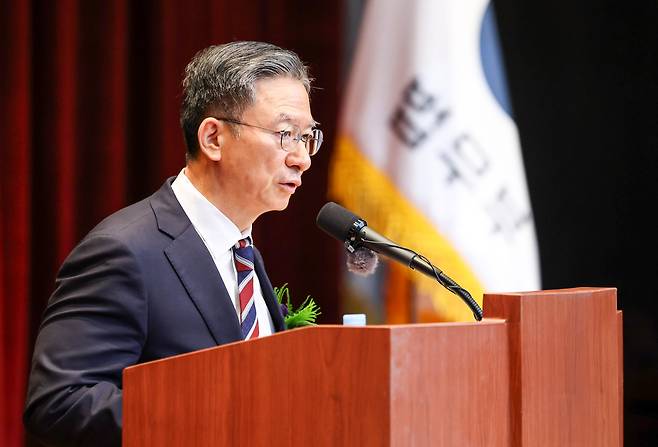 정성호 신임 법무 장관이 21일 경기도 과천시 정부과천청사에서 열린 취임식에서 취임사를 하고 있다./뉴시스