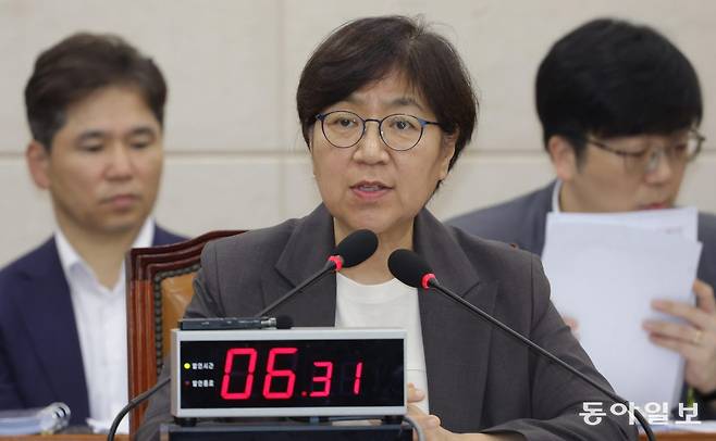 정은경 보건복지부 장관 후보자가 18일 국회 인사청문회에서 질의에 답변하고 있다. 이훈구 기자 ufo@donga.com