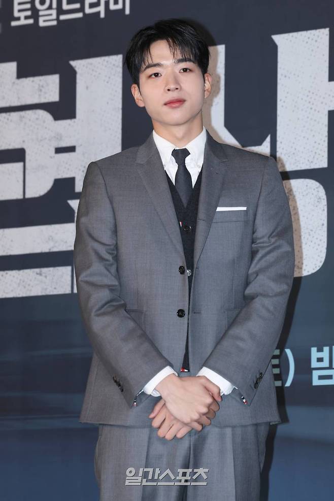 배우 차강윤이 6일 오후 서울 구로구 라마다 호텔에서 열린 JTBC 토일드라마 '협상의 기술' 제작발표회에 참석해 포토타임을 갖고있다. '협상의 기술은'은 전설의 협상가로 불리는 대기업의 M&A 전문가와 그 팀의 활약상을 담은 드라마. 오는 8일 밤 10시 30분 첫 방송. 서병수 기자 qudtn@edaily.co.kr /2025.03.06/